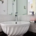 Luxurious Retreat アパート