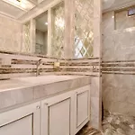Luxurious Retreat アパート