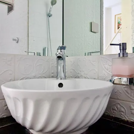 Luxurious Retreat In Argostoli. An Elegant Way Of Living! Apartament